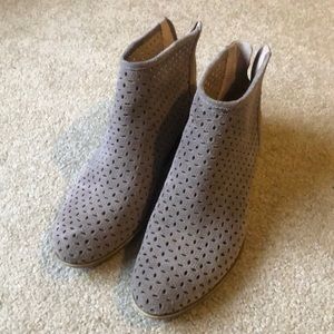 Lucky Brand booties size 9